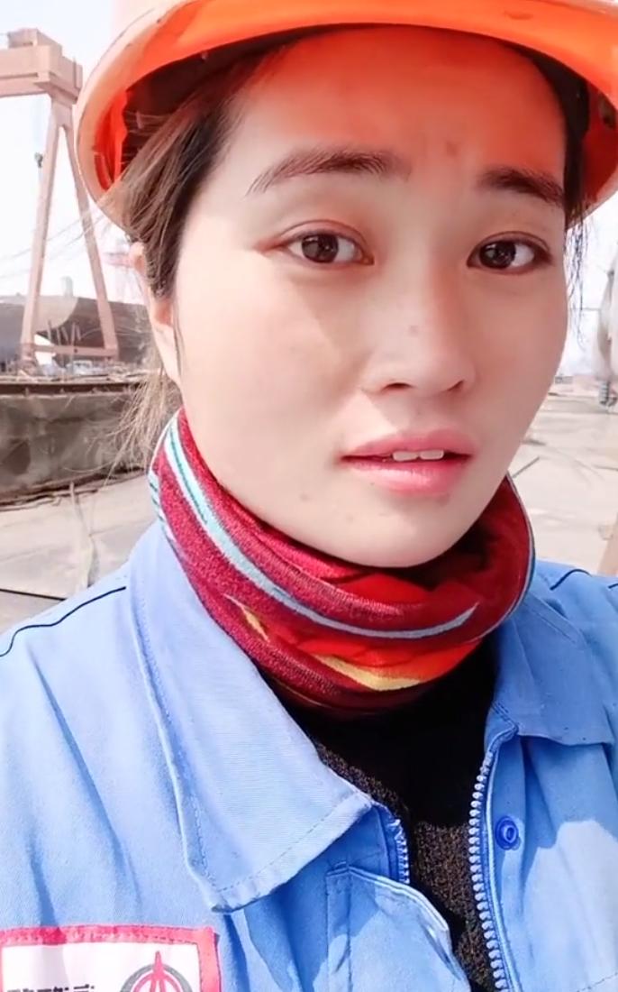 DƬ